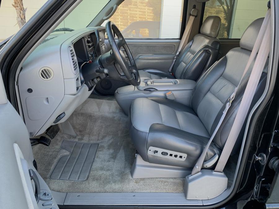 Интерьер Chevrolet Tahoe Limited (GMT840) 2000 года  (фото 90 из 233)